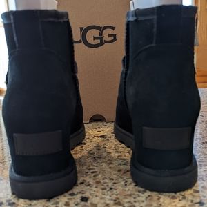 Winter is coming! UGG mini wedge boot (classic femme mini)